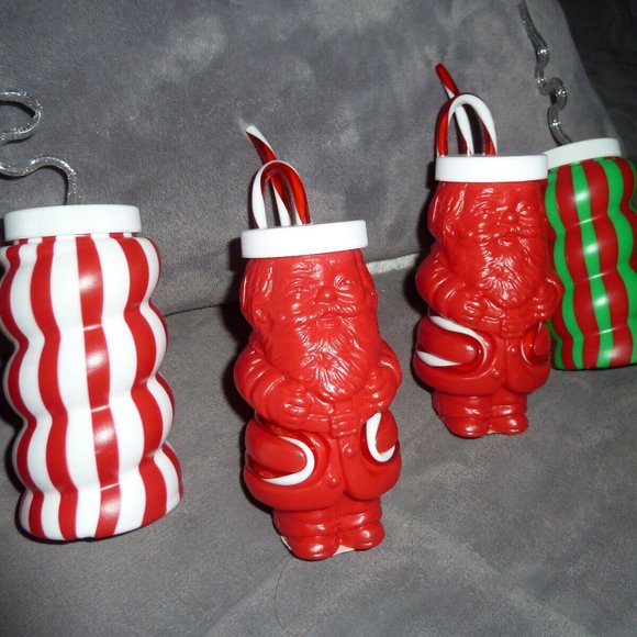 Vintage Christmas Krazy Straw Plastic Cups With Lids/Straws Rare Christmas cups - Picture 1 of 8